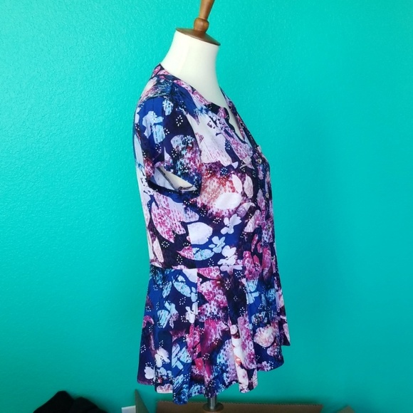 Floral Peplum-like blouse - Picture 2 of 5